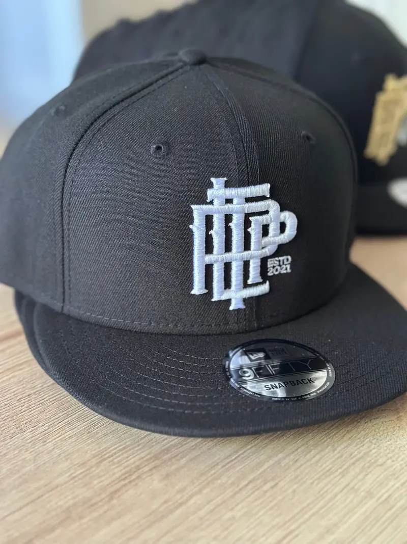 Black-And-White Contrast Snapback Cap 1