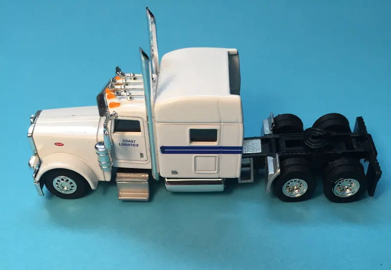 T 6016: Peterbilt 389 Tractor – 70-Inch Standard Sleeper, Coast Logistics Livery 1